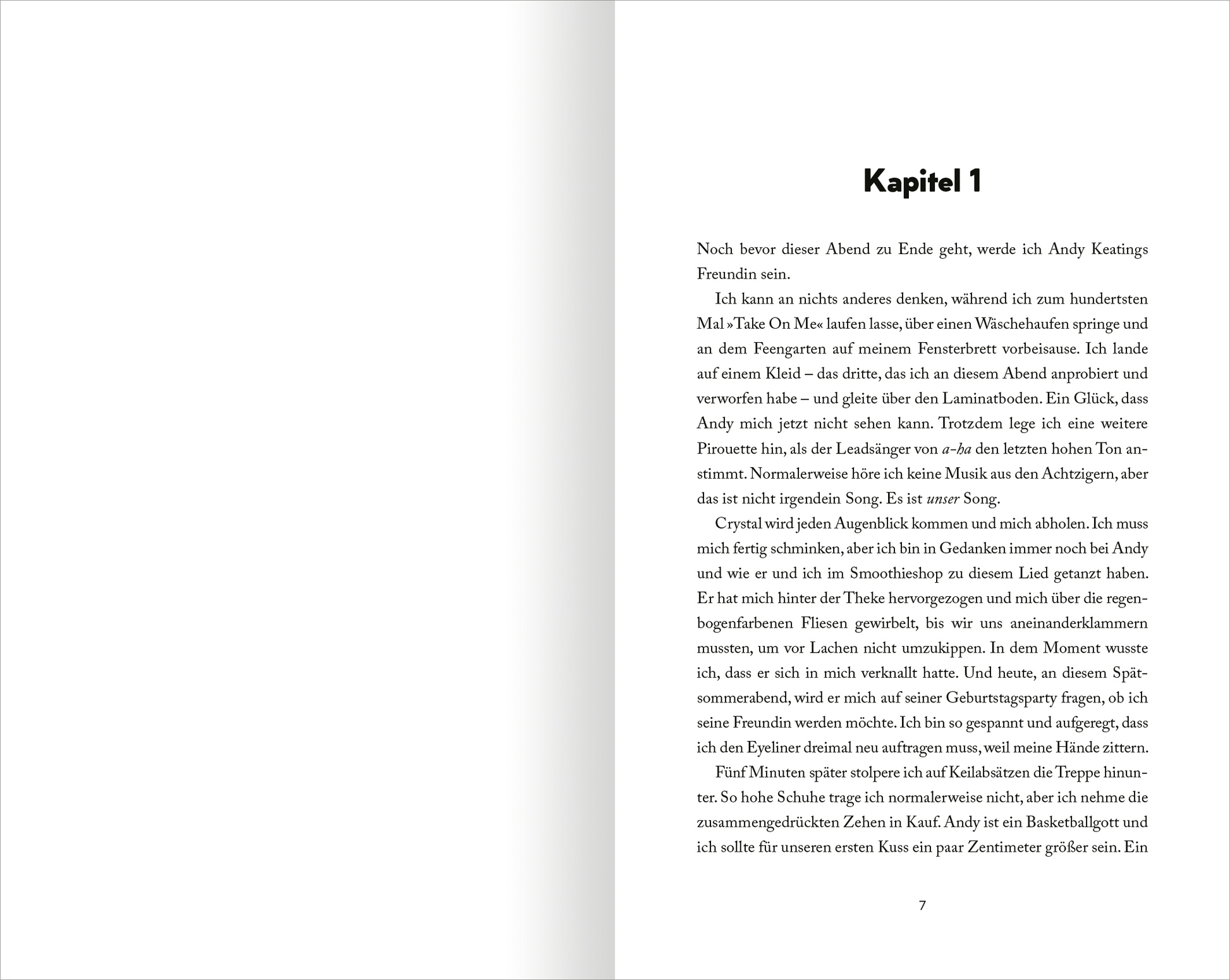Gezeigt wird eine Innen- oder Zusatzansicht von „My Hot British Boyfriend“. Die Seiten sind in einem klaren, leserlichen Layout gestaltet. Der Text ist in einer modernen Serifenschrift gesetzt und in schwarzer Farbe auf weißem Hintergrund, was die Lesbarkeit unterstützt. Auf der linken Seite steht der Titel „Kapitel 1“ in deutlich größerer Schrift, während der Fließtext darunter in normaler Größe erscheint. Die Seiten sind schlicht gehalten, ohne Illustrationen, um den Fokus auf...