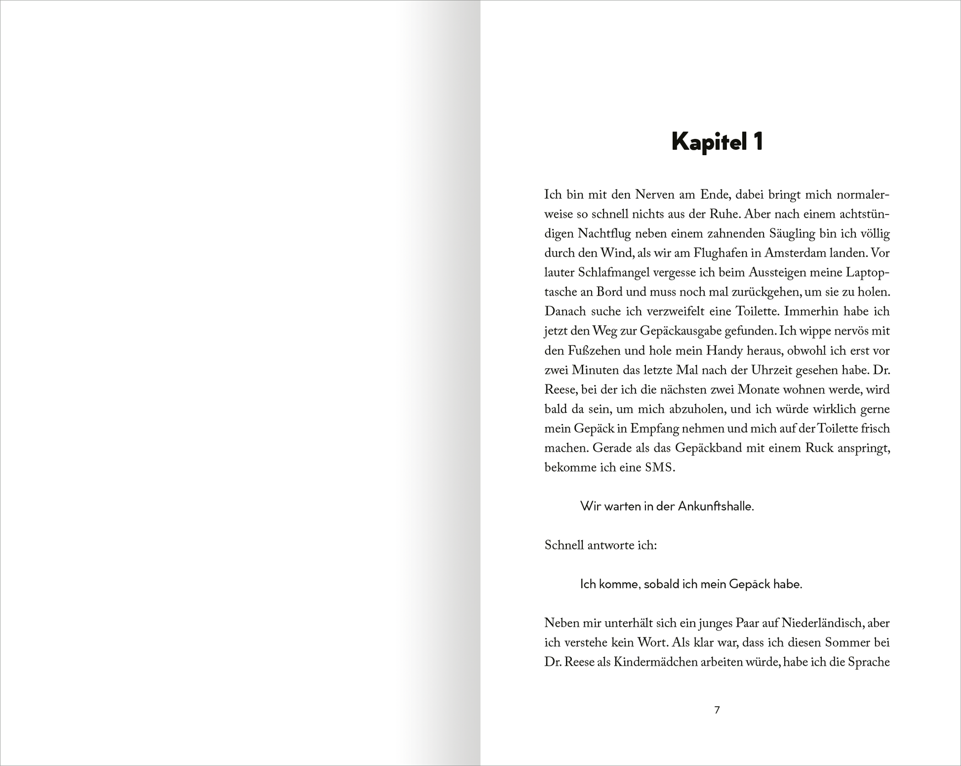 Gezeigt wird eine Innen- oder Zusatzansicht von „My Hot Dutch Boyfriend“. Die Seite präsentiert den Beginn eines Kapitels mit der Überschrift „Kapitel 1“ in großen, klaren, schwarzen Buchstaben. Der Text ist in einer gut lesbaren, Serifenschrift in Schwarz auf weißem Hintergrund gesetzt. Links und rechts sind weite Ränder sichtbar, die dem Layout Offenheit verleihen.
