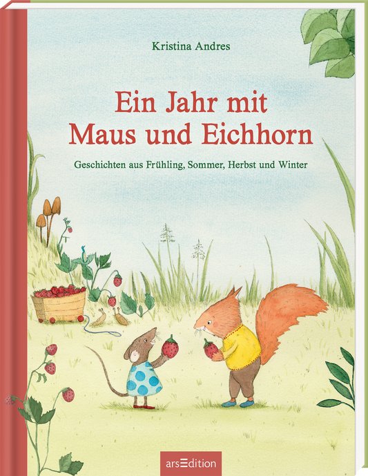 Das Buchcover zeigt eine liebevolle Illustration aus einer kindlichen Perspektive. Im Vordergrund stehen eine Maus in einem grauen Kleid und ein Eichhorn mit orangefarbenem Fell, beide lächelnd und umgeben von blühenden Pflanzen und roten Erdbeeren. Der Titel „Ein Jahr mit Maus und Eichhorn“ ist in fröhlichem Rot gehalten und steht über der Szene. Darunter ist der Untertitel „Geschichten aus Frühling, Sommer, Herbst und Winter“ in kleinerer Schrift. Ganz unten mittig steht der...
