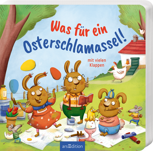 Das Buchcover zeigt eine fröhliche Osterrunde mit drei drolligen Hasen, die in bunten Outfits miteinander interagieren. Der Titel „Was für ein Osterschlamassel!!“ ist lebhaft in roter Schrift oben platziert, während darunter der Hinweis „mit vielen Klappen“ in kleinerer, blauer Schrift erscheint. Die Hasen sind umgeben von farbenfrohen Ostereiern und einer Hühnerfamilie, die für eine lustige, festliche Atmosphäre sorgt. Die Farben sind hell und einladend. Ganz unten mittig steht...