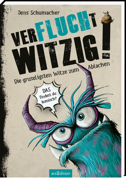 Das Buchcover zeigt einen humorvollen, grün-blauen Monstercharakter mit großen, runden Augen und spitzen Hörnern. Der Titel „VERFLUCHT WITZIG!“ ist auffällig in großen, blauen Buchstaben gestaltet, während der Untertitel „Die gruseligsten Witze zum Ablachen“ in schwarz darunter steht. Eine Sprechblase fragt: „DAS findest du komisch?“ Der Hintergrund ist in einem hellen, neutralen Farbton gehalten. Ganz unten mittig steht der Logoschriftzug von arsEdition.