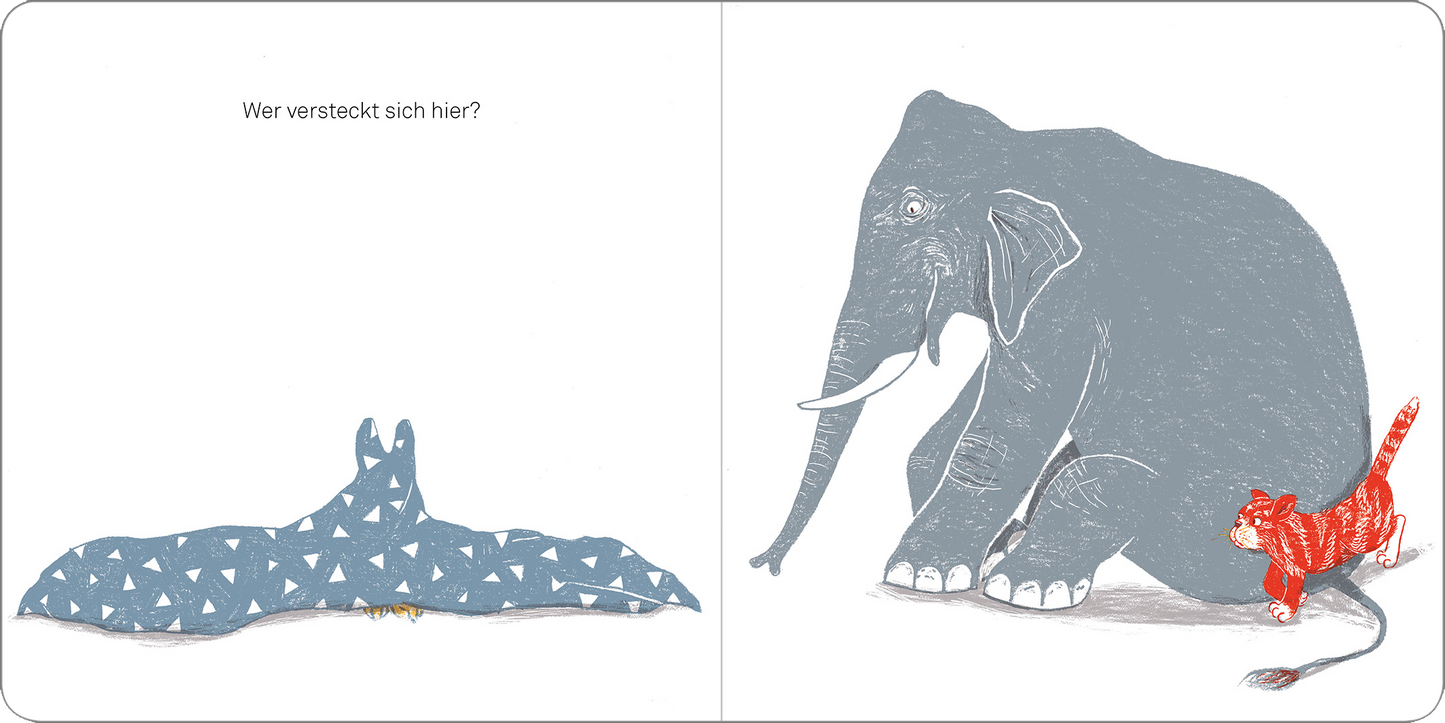 Gezeigt wird eine Innen- oder Zusatzansicht von „Unter Decken verstecken“. Auf der linken Seite ist ein blauer Stoff mit weißen Dreiecken dargestellt, während auf der rechten Seite ein grauer Elephant sitzt und ein roter Tiger hinter seinem Bein hervorlugt. Der Hintergrund ist schlicht und verstärkt die Farben der dargestellten Tiere. Die verwendete Typografie ist freundlich und kindgerecht, mit der Frage „Wer versteckt sich hier?“ prominent platziert.