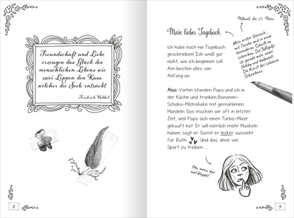 Gezeigt wird eine Innen- oder Zusatzansicht von „PS: Du bist meine Heldin!“. Auf der linken Seite ist ein kunstvoll gerahmtes Zitat von Friedrich Hebbel zu sehen, umgeben von floralen Elementen. Die Schrift ist in einer eleganten, geschwungenen Typografie gehalten. Auf der rechten Seite befindet sich ein handschriftlich wirkender Text, der von einer gezeichneten Feder begleitet wird. Die Farben sind überwiegend in sanften Grautönen gehalten.