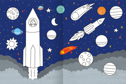 Gezeigt wird eine Innen- oder Zusatzansicht von „Mein großes buntes Malbuch – Fahrzeuge“. Die Illustration präsentiert eine Rakete, die durch den Weltraum fliegt, umgeben von Planeten, Sternen und Kometen. Der Hintergrund ist in tiefem Blau gehalten, während die Rakete und andere Elemente in klaren, weißen Konturen dargestellt sind, die zum Ausmalen einladen. Die Farbgestaltung bietet eine lebendige, fantasievolle Atmosphäre, die die Kreativität anregt.