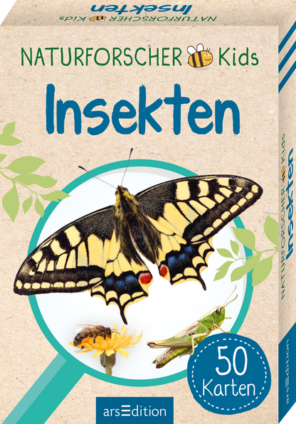 Auf dem Buchcover sind verschiedene Insekten abgebildet, darunter ein farbenfroher Schmetterling und eine Grille, die harmonisch auf einer hellen, natürlich anmutenden Hintergrundtextur platziert sind. Der Titel „Insekten“ ist in einer kindgerechten, verspielten Schrift in Blau dargestellt, umgeben von grünen Blättern und einem gelben Blumenmotiv. Oben links befindet sich das Logo „NATURFORSCHER Kids“ mit einer Biene. Ganz unten mittig steht der Logoschriftzug von arsEdition.