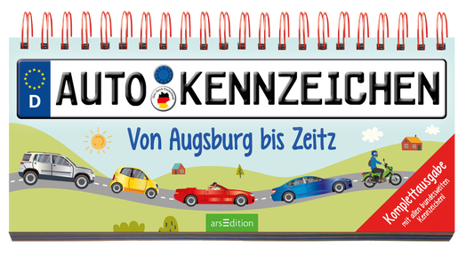 Das Buchcover zeigt den Titel „AUTO KENNZEICHEN“ in großen, schwarzen Buchstaben auf hellblauem Hintergrund, umrahmt von einer lockeren, kindgerechten Grafik. Darunter steht „Von Augsburg bis Zeitz“ in freundlichem, hellblauem Schriftzug. In der unteren rechten Ecke befindet sich ein rotes Feld mit dem Text „Komplettausgabe mit allen Kennzeichen“. Bunte Autos in verschiedenen Farben bewegen sich auf einer kurvigen Straße unter einem strahlend blauen Himmel. Ganz unten mittig steht...
