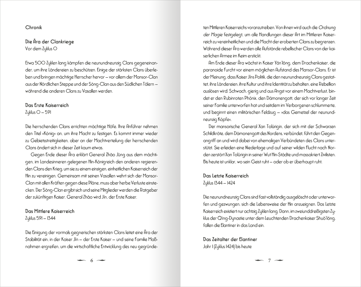 Gezeigt wird eine Innenansicht von „Song of Silver – Das verbotene Siegel“. Auf der Doppelseite sind zwei Spalten in schwarzer Schrift auf weißem Hintergrund angeordnet. Die linke Seite enthält Überschriften in größerer, fester Schrift. Die Seiten sind schlicht gehalten.