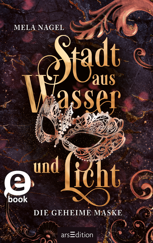 Das Buchcover zeigt den Titel „Stadt aus Wasser und Licht“ in eleganter, goldener Typografie, die sich lebhaft vom dunklen, mystischen Hintergrund abhebt. Im Zentrum befindet sich eine kunstvolle Maske in zarten Weiß- und Goldtönen, umrahmt von filigranen, spiralförmigen Mustern. Der Untertitel „DIE GEHEIME MASKE“ präsentiert sich ebenfalls in geschwungener Schrift. Oben links steht der Name der Autorin Mela Nagel. Ein kleiner SPIEGEL-Bestseller-Button befindet sich am unteren Rand....
