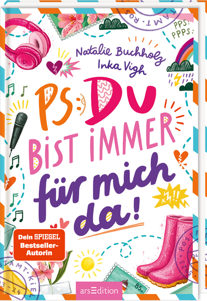 Das Buchcover von &quot;PS: Du bist immer für mich da!&quot; von Natalie Buchholz und Inka Vigh zeigt einen bunten, verspielten Hintergrund mit Musiksymbolen, Herzen und anderen Illustrationen. Im oberen Bereich stehen die Namen der Autorinnen und darunter der Titel in großen, bunten Buchstaben. Unten links prangt ein rotes Label mit dem Text „Dein SPIEGEL-Bestseller-Autorin“. Ganz unten mittig steht der Logoschriftzug von arsEdition.