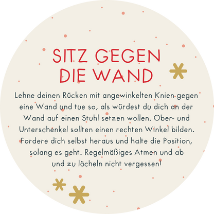 Gezeigt wird eine Innen- oder Zusatzansicht von „Adventskalender in der Dose. Christmas Fitness“. Die Darstellung zeigt einen weißen, runden Hintergrund mit zarten, roten und goldenen Sternen sowie Punkten. In der Mitte steht in rot „SITZ GEGEN DIE WAND“ in einer verspielten Schriftart, gefolgt von einer Anleitung in Schwarz. Die typografische Gestaltung ist freundlich und ansprechend, ideal für eine weihnachtliche Fitnessanregung.