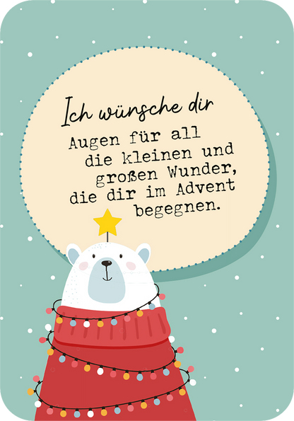 Gezeigt wird eine Innen- oder Zusatzansicht von „Ich denk an dich im Advent“. Die Illustration zeigt einen weißen Bären mit einem roten Schal, der mit bunten Lichtern geschmückt ist. Über dem Bären schwebt ein gelber Stern. Der Hintergrund ist in sanften Grün- und Blautönen gehalten und mit kleinen weißen Schneeflocken verziert. Der Text „Ich wünsche dir Augen für all die kleinen und großen Wunder, die dir im Advent begegnen“ ist in einer freundlichen, verspielten Typografie...