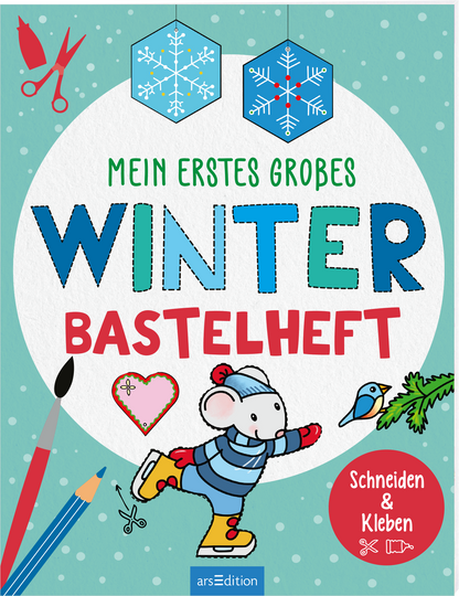 Das Buchcover zeigt ein hellblaues, fröhliches Design mit winterlichen Elementen. Oben sind zwei Schneeflocken und eine Schere abgebildet. Der Titel „Mein erstes grobes WINTER BASTELHEFT“ ist in großen, bunten Buchstaben gestaltet, wobei „WINTER“ besonders hervorgehoben ist. Ein niedlicher, in einem gestreiften Outfit gekleideter Mäuserich gleitet auf Schlittschuhen. Unten steht „Schneiden &amp; Kleben“ in kleinerer Schrift. Ganz unten mittig steht der Logoschriftzug von...