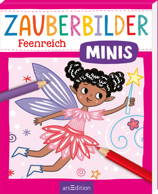 Zu sehen ist die 3D-Ansicht des Titels. Das Buchcover zeigt ein fröhliches, buntes Design mit dem Titel „ZAUBERBILDER“ in großen, verspielten Buchstaben, gefolgt von „Feenreich“ in kleinerer Schrift darunter. Schräg darunter steht in einem lila Banner „MINIS“. Eine niedliche Fee mit lockigen, schwarzen Haaren und einem pinken Kleid schwebt in der Mitte des Covers. Sie hält einen Zauberstab. Links und rechts liegt je ein farbiger Buntstift. Ganz unten mittig steht der...