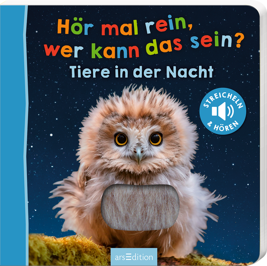 Das Buchcover zeigt ein süßes, flauschiges Eulenküken mit großen, leuchtenden Augen. Der Hintergrund ist in tiefem Blau gehalten und mit sternenähnlichen Punkten versehen, die eine nächtliche Atmosphäre erzeugen. Darüber schwebt der Titel „Hör mal rein, wer kann das sein?“ sowie der Untertitel „Tiere in der Nacht“ in bunten, verspielten Buchstaben. In der oberen rechten Ecke befindet sich ein blauer Button mit dem Text „STREICHELN &amp; HÖREN“. Ganz unten mittig steht der...