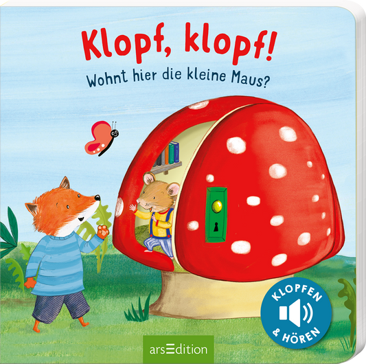 Das Buchcover zeigt eine fröhliche, kinderfreundliche Illustration, in der ein roter, pilzförmiger Wohnraum mit weißen Punkten zu sehen ist. Vor dem Haus steht ein neugieriger Fuchs in gestreiftem Pullover, während eine Maus darin sitzt, umgeben von bunten Büchern. Eine kleine Schmetterling fliegt daneben. Oben steht in verspielter Schrift „Klopf, klopf!“ und darunter „Wohnt hier die kleine Maus?“. Ganz unten mittig steht der Logoschriftzug von arsEdition.