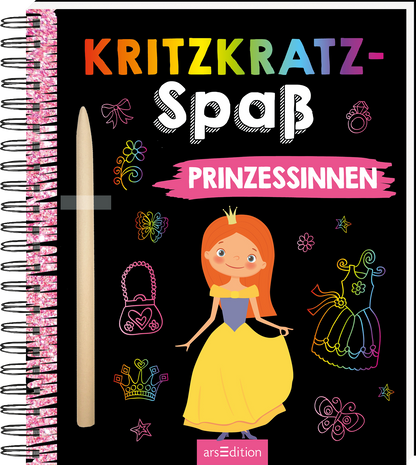 Das Buchcover zeigt einen schwarzen Hintergrund, auf dem farbenfrohe Illustrationen von Prinzessinnen und passenden Accessoires wie Kleider und Kronen verteilt sind. In der Mitte steht der Titel „Kritzkratz-Spaß“ in großen bunten Buchstaben, darunter das Wort „PRINZESSINNEN“ in kräftigem Pink. Eine niedliche Prinzessin mit roten Haaren, die ein gelbes Kleid trägt, ist prominent abgebildet. Ganz unten mittig steht der Logoschriftzug von arsEdition.
