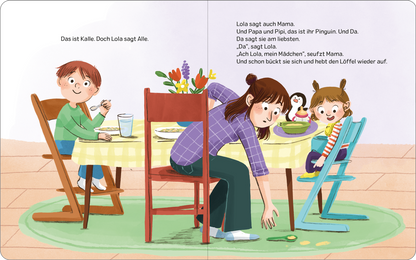 Gezeigt wird eine Innen- oder Zusatzansicht von „Kalle und Lola: Lola kann schon werfen“. Die Szene zeigt einen Essplatz mit zwei Kindern und einer Mutter. Kalle sitzt an einem Tisch, der mit einem Glas Wasser und einem Teller gedeckt ist, während er hin schaut. Lola, mit einem bunten Kleid, sitzt auf einem Stuhl und lächelt. Die Mutter beugt sich zu ihr hinunter. Die Illustrationen sind in warmen Farben gehalten, mit lebendigen Blumen und einem freundlichen, einladenden Umfeld. Die...