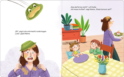 Gezeigt wird eine Innen- oder Zusatzansicht von „Kalle und Lola: Lola kann schon werfen“. Die Illustration zeigt ein helles Zimmer mit einer roten Kommode und einem gelben Tisch, umgeben von grünen Pflanzen. Kalle hat einen überraschten Gesichtsausdruck und trägt ein lila Gestreiftes Shirt. Lola, mit einer grünen Mütze, zeigt Verwunderung. Die Figuren sind in warmen Farben gehalten, während der Hintergrund in sanften Pastelltönen erscheint. Die einfache, kindgerechte Typografie ist...