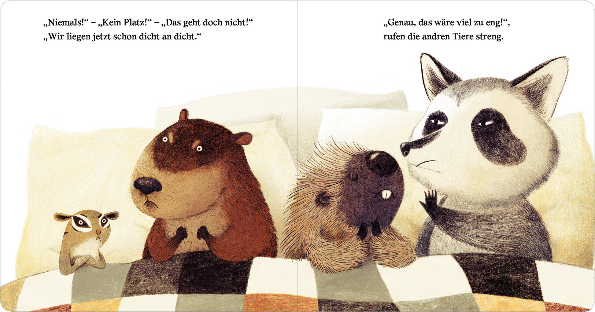 Gezeigt wird eine Innen- oder Zusatzansicht von „Klopf! Klopf! Komm herein, keiner bleibt heut Nacht allein!“. Die Illustration zeigt drei niedliche Tiere im Bett: einen Biber, einen Waschbären und einen kleinen Marder. Der Biber hat ein braunes, weiches Fell und einen überraschten Ausdruck, der Waschbär wirkt skeptisch mit seinen charakteristischen Augenringen, während der Marder mit einem aufmerksamen Blick dazusieht. Die sanften Farben der Decke und die freundliche Typografie der...
