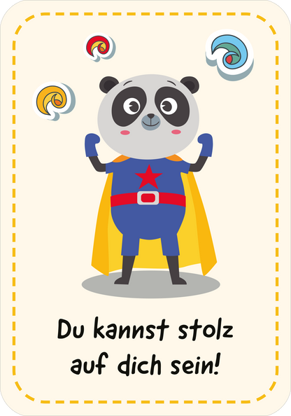 Gezeigt wird eine Innen- oder Zusatzansicht von „Mutmachkarten für die Schule“. Die Karte zeigt einen cartoonhaften Panda in einem blauen Superhelden-Kostüm mit rotem Umhang. Er hebt beide Arme und strahlt Freude aus. Um ihn herum sind bunte Spiralen abgebildet. Der textliche Inhalt lautet: „Du kannst stolz auf dich sein!“, geschrieben in einer freundlichen, verspielten Schriftart in Schwarz. Der Hintergrund ist hellbeige und mit einem dezenten geschwungenen Rand versehen.