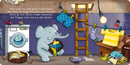 Gezeigt wird eine Innenansicht von „Finger weg!“. Zu sehen ist ein Elefant, der mit einem bunten Kleidungsstück beschäftigt ist. Der Hintergrund ist in gedeckten Farben gehalten, wobei eine Waschmaschine und ein Regal im Bildraum sichtbar sind. An einer Wäscheleine hängen verschiedenfarbige Strümpfe. Eine Glühbirne sorgt für warme Beleuchtung, während eine Kiste und verschiedene Spielsachen zu sehen sind, was eine lebendige, kindgerechte Atmosphäre schafft. Die Typografie im oberen...