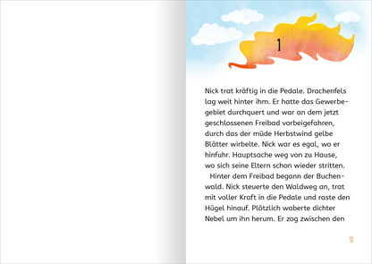 Gezeigt wird eine Innen- oder Zusatzansicht von „Retter der Drachen – Erwecke das Feuer!“. Die Seite zeigt einen blauen Himmel mit grauen Wolken und orangefarbenen Flammen. Die große, fett gedruckte Zahl „1“ hebt sich gut vom Hintergrund ab. Der Text ist in einer klaren, gut lesbaren Schriftart gehalten und beschreibt die Erlebnisse des Protagonisten Nick. Die Farbgebung ist freundlich und einladend, mit sanften Übergängen zwischen Blau und Orange.