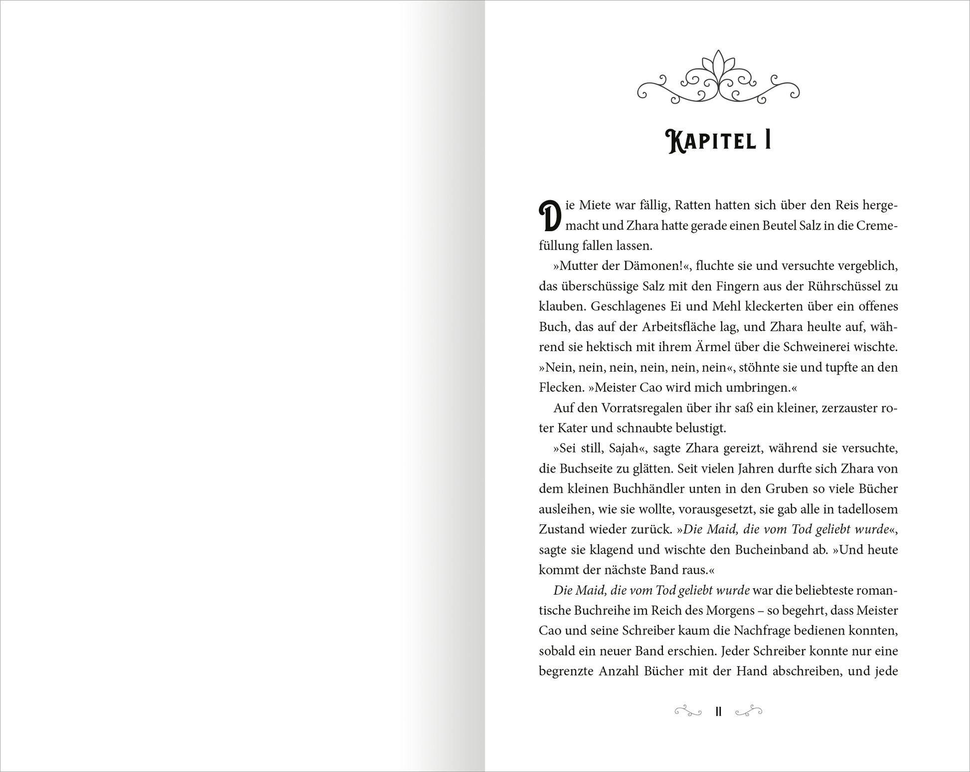 Gezeigt wird eine Innen- oder Zusatzansicht von „Zhara – Hüter der Morgenröte“. Die Seite präsentiert den Beginn des ersten Kapitels mit der Überschrift „KAPITEL I“ in eleganter, geschwungener Schrift. Der Text ist in klarer, gut lesbarer Schriftart gesetzt, wobei der erste Satz mit einem großen, dekorativen Buchstaben beginnt. Die Farbgestaltung ist schlicht und harmonisch, wodurch der Fokus auf dem Inhalt liegt. Eine feine Verzierung am Kopf der Seite rundet das Gesamtbild ab.