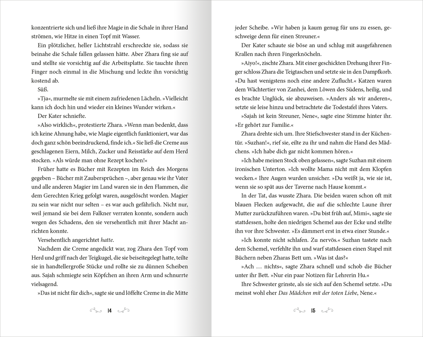 Gezeigt wird eine Innen- oder Zusatzansicht von „Zhara – Hüter der Morgenröte“. Die Doppelseite präsentiert den fortlaufenden Text in einer klaren, gut lesbaren Schriftart auf einem weißen Hintergrund. Die Absätze sind sorgfältig strukturiert, was das Lesen erleichtert. Dunkle Schriftfarbe sorgt für einen hohen Kontrast. Kleine Illustrationen könnten an den Seiten sichtbar sein, die den Text visuell unterstützen, ohne von ihm abzulenken. Die gesamte Gestaltung fördert die...