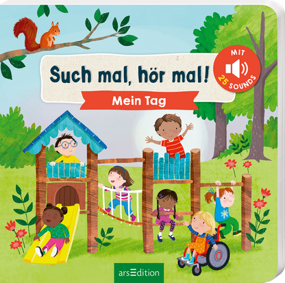 Das Buchcover zeigt eine lebhafte Szene auf einem Spielplatz, auf dem fröhliche Kinder spielen. Die Farben sind bunt, dominiert von Grüntönen und einem hellen Himmel. Im Vordergrund befinden sich ein Spielturm und Rutschen, und Kinder unterschiedlicher Herkunft sind aktiv. Oben auf dem Cover steht in einer verspielten Schrift „Such mal, hör mal!“, gefolgt von „Mein Tag“ in einer roten Box. Ein Button im oberen rechten Bereich weist auf „MIT 25 SOUNDS“ hin. Ganz unten mittig...
