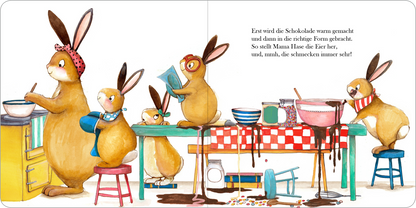 Gezeigt wird eine Innen- oder Zusatzansicht von „Meine schönsten Ostergeschichten“. Die Illustration zeigt mehrere braune Hasen, die in einer bunten Küche beschäftigt sind. Die Hasen tragen verschiedene Schürzen und Hüte. Sie rühren in Schüsseln und sammeln Zutaten, während Schokolade auf den Tischen verteilt ist. Die Farben sind warm und einladend, mit einem rot-weiß karierten Tischtuch und pastellfarbenen Küchenutensilien. Die freundliche, verspielte Typografie ergänzt den...