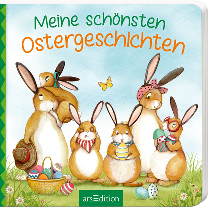 Auf dem Cover des Buches „Meine schönsten Ostergeschichten“ sind fünf fröhliche Hasen in verschiedenen Posen zu sehen. Die Hasen tragen bunte Tücher und halten Ostereier in den Händen, umgeben von Ostereiern und Frühlingsblumen. Der Hintergrund ist in sanften Grüntönen gehalten und zeigt einen blauen Himmel mit einer fliegenden Schmetterling. Der Titel ist in einer markanten, orangefarbenen Schriftart platziert. Ganz unten mittig steht der Logoschriftzug von arsEdition.