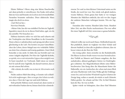 Gezeigt wird eine Innen- oder Zusatzansicht von „Dämmernachtstraum“. Die Seiten sind in einem hellen, sanften Beige-Ton gehalten, mit schwarzer Typografie, die klar und gut lesbar ist. Der Text ist in zwei Spalten aufgeteilt, was eine angenehme Leseführung ermöglicht. Am linken Seitenrand ist eine feine, dekorative Linie zu sehen. Es gibt keine Bilder oder Illustrationen, wodurch der Fokus vollständig auf dem geschriebenen Inhalt liegt.
