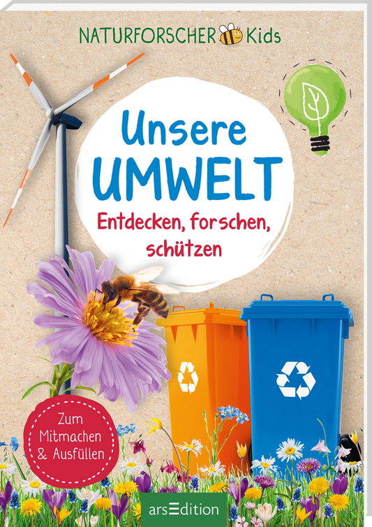 Auf dem Buchcover „Unsere UMWELT“ aus der Reihe NATURFORSCHER Kids steht der Titel in großen, blauen Buchstaben auf einem weißen Hintergrund. Umgeben wird er von bunten Grafiken, darunter eine blühende Pflanze, Windkraftanlagen und Mülltonnen in verschiedenen Farben mit dem Recycling-Symbol. Die Unterzeile „Entdecken, forschen, schützen“ ist in kleineren Buchstaben darunter angeordnet. Oben links befindet sich der Hinweis „Zum Mitmachen &amp; Ausfüllen“ auf einem roten Banner....