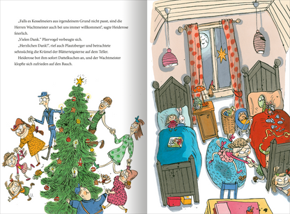 Gezeigt wird eine Innen- oder Zusatzansicht von „Chaoskrümel und Nervensäge feiern Weihnachten“. Links ist ein fröhlicher, bunter Weihnachtsbaum mit Lichtern und Geschenken zu sehen. Darum herum tanzen fröhliche Charaktere in lebhaften Farben. Rechts zeigt das Zimmer gemütliche Betten, dekorierte Fenster und eine warme Atmosphäre, verstärkt durch eine leuchtende Sternenlichterkette. Die Typografie ist kindlich und einladend, stimmig zur festlichen Stimmung.