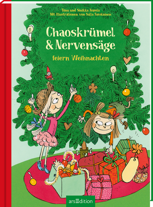 Auf dem Buchcover von „Chaoskrümel &amp; Nervensäge feiern Weihnachten“ sind zwei fröhliche Kinder vor einem großen, geschmückten Weihnachtsbaum abgebildet. Der Hintergrund ist leuchtend grün, während der Weihnachtsbaum mit bunten Ornamenten und Sternen geschmückt ist. Die Kinder, eines mit einem Tüllrock und das andere mit Zöpfen, strahlen Freude aus und bringen eine festliche Atmosphäre. Die Titelgrafik ist in fröhlichem, verspieltem Stil gehalten. Ganz unten mittig steht der...
