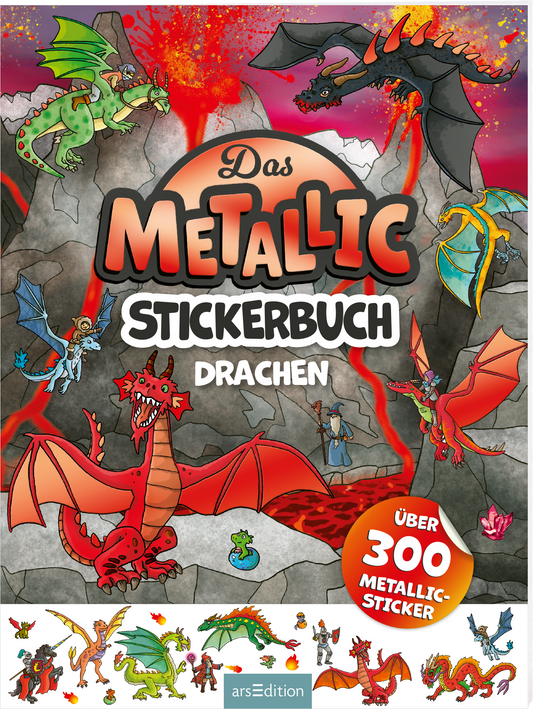 Das Cover zeigt eine spannende Drachenwelt mit vielen bunten Drachen in verschiedenen Posen, die vor einer dramatischen Vulkanlandschaft fliegen. Die Hauptfarbe des Covers ist kräftig rot, kombiniert mit leuchtenden Blau- und Grüntönen der Drachen. Der Titel „Das METALLIC STICKERBUCH“ steht in großen, freundlichen Buchstaben in der Mitte, darunter befindet sich die Aufschrift „Drachen“. Ein leuchtender Button mit der Aufschrift „ÜBER 300 METALLIC-STICKER“ ist in der unteren...