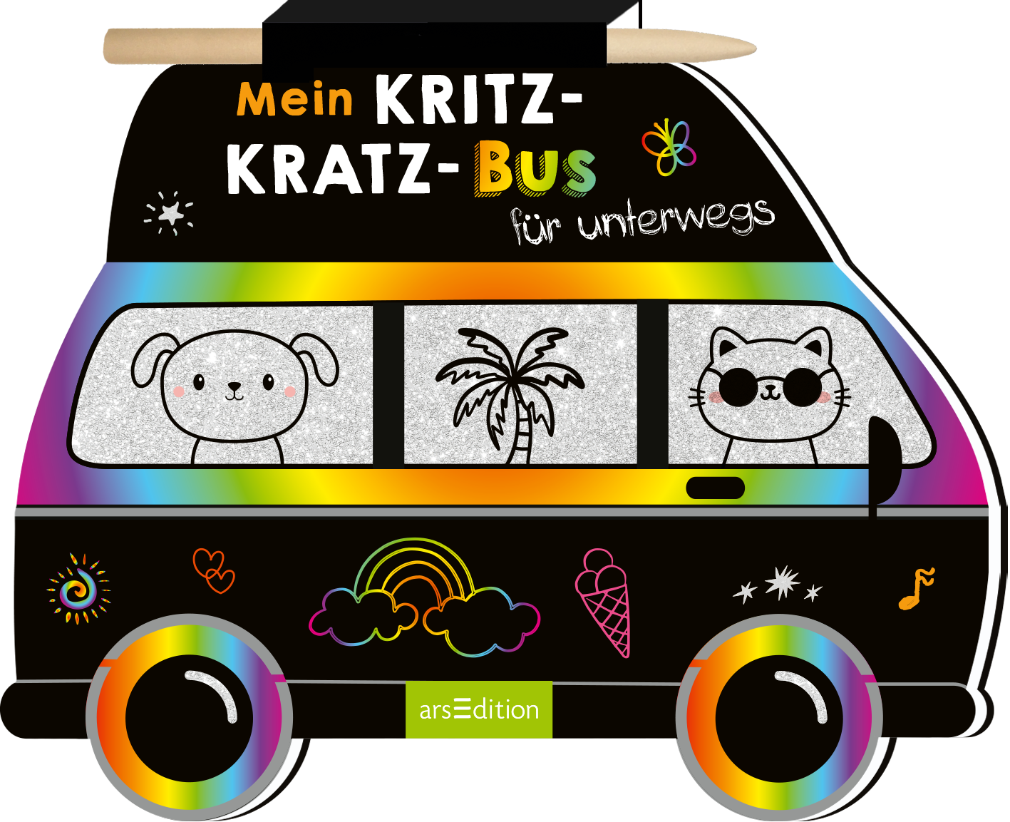Das Buchcover zeigt einen schwarzen Bus mit bunten, regenbogenfarbenen Rädern. Auf den Fenstern sind ein niedlicher Hund und eine Katze mit Sonnenbrille abgebildet, die durch eine Palmenlandschaft blicken. Der Titel „Mein KRITZ-KRATZ-Bus für unterwegs“ hebt sich in lebendigen Farben ab. Um das Fahrzeug herum sind fröhliche, verspielte Motive wie Eis, Regenbögen und Sterne zu sehen. Ganz unten mittig steht der Logoschriftzug von arsEdition.