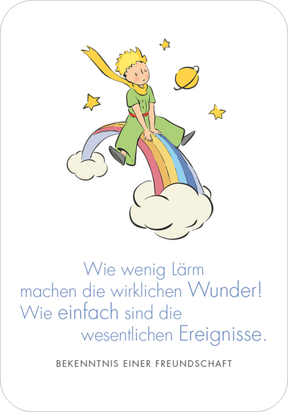 Gezeigt wird eine Innen- oder Zusatzansicht von „Man sieht nur mit dem Herzen gut. Weihnachtswünsche für dich“. Die Illustration zeigt einen kleinen Jungen in einem grünen Outfit, der fröhlich auf einem Regenbogen sitzt, umgeben von Wolken und Sternen. Die Farbpalette ist freundlich und pastellig, mit Gelb für die Haare, Blau und Pink für den Regenbogen. Der Text „Wie wenig Lärm machen die wirklichen Wunder! Wie einfach sind die wesentlichen Ereignisse.“ ist in einer eleganten,...