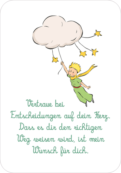 Gezeigt wird eine Innen- oder Zusatzansicht von „Man sieht nur mit dem Herzen gut. Weihnachtswünsche für dich“. Auf einer hellen, klaren Hintergrundfläche schwebt ein Junge in einem grünen Outfit, der an einem Wolkenschleier und kleinen, goldenen Sternen festhält. Der Text „Vertraue bei Entscheidungen auf dein Herz. Dass es dir den richtigen Weg weisen wird, ist mein Wunsch für dich“ ist in geschwungener, mintgrüner Schrift gestaltet und vermittelt eine herzliche, positive...