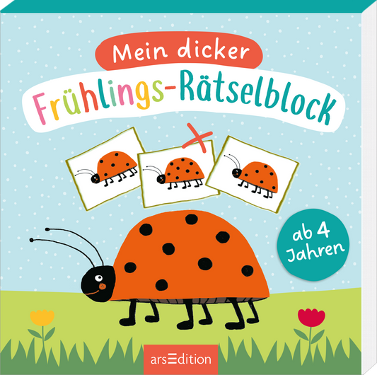 Ein fröhliches Cover zeigt einen großen, orangefarbenen Marienkäfer mit schwarzen Punkten, der auf einer bunten Wiese steht. Darüber prangt in bunten Buchstaben der Titel „Mein dicker Frühlings-Rätselblock“. Drei kleine Bilder von Marienkäfern sind im Hintergrund angeordnet, und ein rotes Kreuz hebt eines davon hervor. In der unteren rechten Ecke steht der Hinweis „ab 4 Jahren“ in einer blauen Blase. Ganz unten mittig steht der Logoschriftzug von arsEdition.