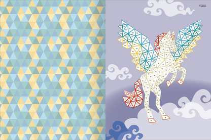 Gezeigt wird eine Innen- oder Zusatzansicht von „I love to sparkle – Mosaik-Stickerheft Fabelwesen“. Auf der linken Seite sieht man ein Mustermotiv aus blauen und gelben, geometrischen Dreiecken. Die rechte Seite zeigt ein farbenfrohes Fabelwesen, einen geflügelten Pferde-artigen kreaturen, das aus vielen kleinen, bunten Dreiecken zusammengesetzt ist. Der Hintergrund ist lila mit weißen Wolken, die dem Bild eine märchenhafte Atmosphäre verleihen. Die Typografie ist klar und verspielt,...