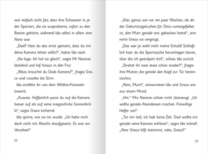 Gezeigt wird eine Innen- oder Zusatzansicht von „Zauberkätzchen – Magische Schulabenteuer“. Die Doppelseite ist in hellen, freundlichen Farben gestaltet und zeigt enthusiastische Dialoge zwischen den Figuren. Die Typografie ist klar und gut lesbar, wobei verschiedene Schriftgrößen eine dynamische Lesestruktur bieten. Illustrationen fehlen in dieser Ansicht, betonen jedoch die Gespräche, die die Freundschaft und den Zusammenhalt der Charaktere widerspiegeln.