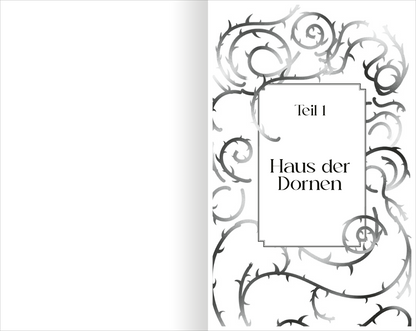 Gezeigt wird eine Innen- oder Zusatzansicht von „The North Wind – Reich aus Eis und Schatten“. Die Seite zeigt einen eleganten, weißen Hintergrund mit filigranen, schwarz-weißen Dornenornamenten, die sich um den Text winden. Der Titel „Haus der Dornen“ steht in klarer, eleganter Schwarzer Schrift im Zentrum, während der Hinweis „Teil I“ dezent darüber platziert ist. Die Gestaltung vermittelt eine mystische und geheimnisvolle Atmosphäre.