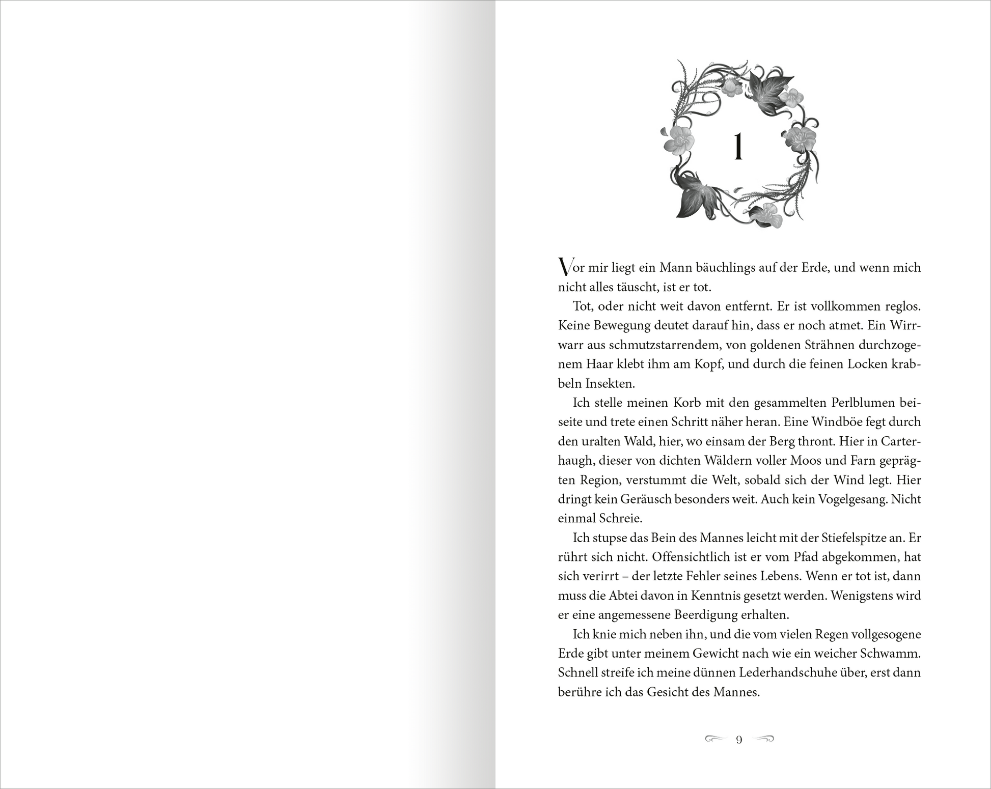 Gezeigt wird eine Innenansicht von „The West Wind – Reich aus Licht und Dornen“. Die Seite zeigt einen klaren, weißen Hintergrund mit eleganten, schwungvollen Rändern, die florale Motive präsentieren. Die Typografie ist in einer klassischen Serifenschrift gehalten, wobei die Kapitelüberschrift prominent und fröhlich gestaltet ist. Die ersten Zeilen des Textes sind gut lesbar und beginnen mit einem leichten Versatz. Die insgesamt harmonische Anordnung vermittelt eine Atmosphäre von...