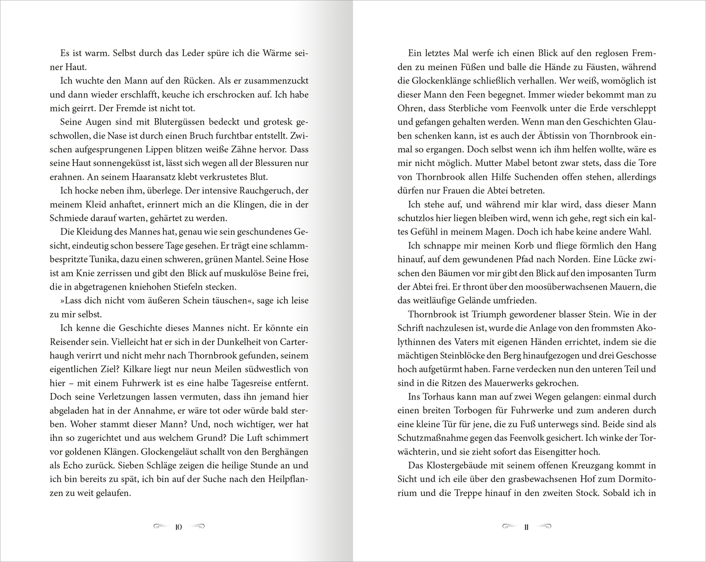Gezeigt wird eine Innen- oder Zusatzansicht von „The West Wind – Reich aus Licht und Dornen“. Die Seiten sind in klarer, gut lesbarer Serifenschrift mit einem dezenten, kulturellen Layout gestaltet. Die Haupttexte sind in einem dunklen Farbton gehalten, während die Hintergrundfarbe leicht aufhellt und einen sanften Kontrast bietet. Illustrationen oder grafische Elemente sind nicht sichtbar, sodass der Fokus voll auf dem Text liegt. Der Textbereich ist großzügig mit angemessenen...