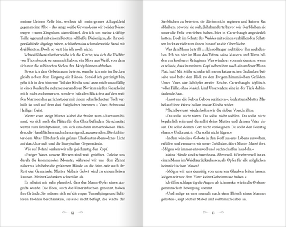 Gezeigt wird eine Innen- oder Zusatzansicht von „The West Wind – Reich aus Licht und Dornen“. Die Doppelseite zeigt fließenden, handgeschriebenen Text in einer klaren, gut lesbaren Serifenschrift. Der Hintergrund ist weiß, was die Lesbarkeit unterstützt. Einige Absätze sind durch größere Abstände voneinander getrennt. Die Seiten wirken durch die Anordnung der Texte ansprechend und einladend, während die klare Typografie den Fokus auf den Inhalt lenkt.