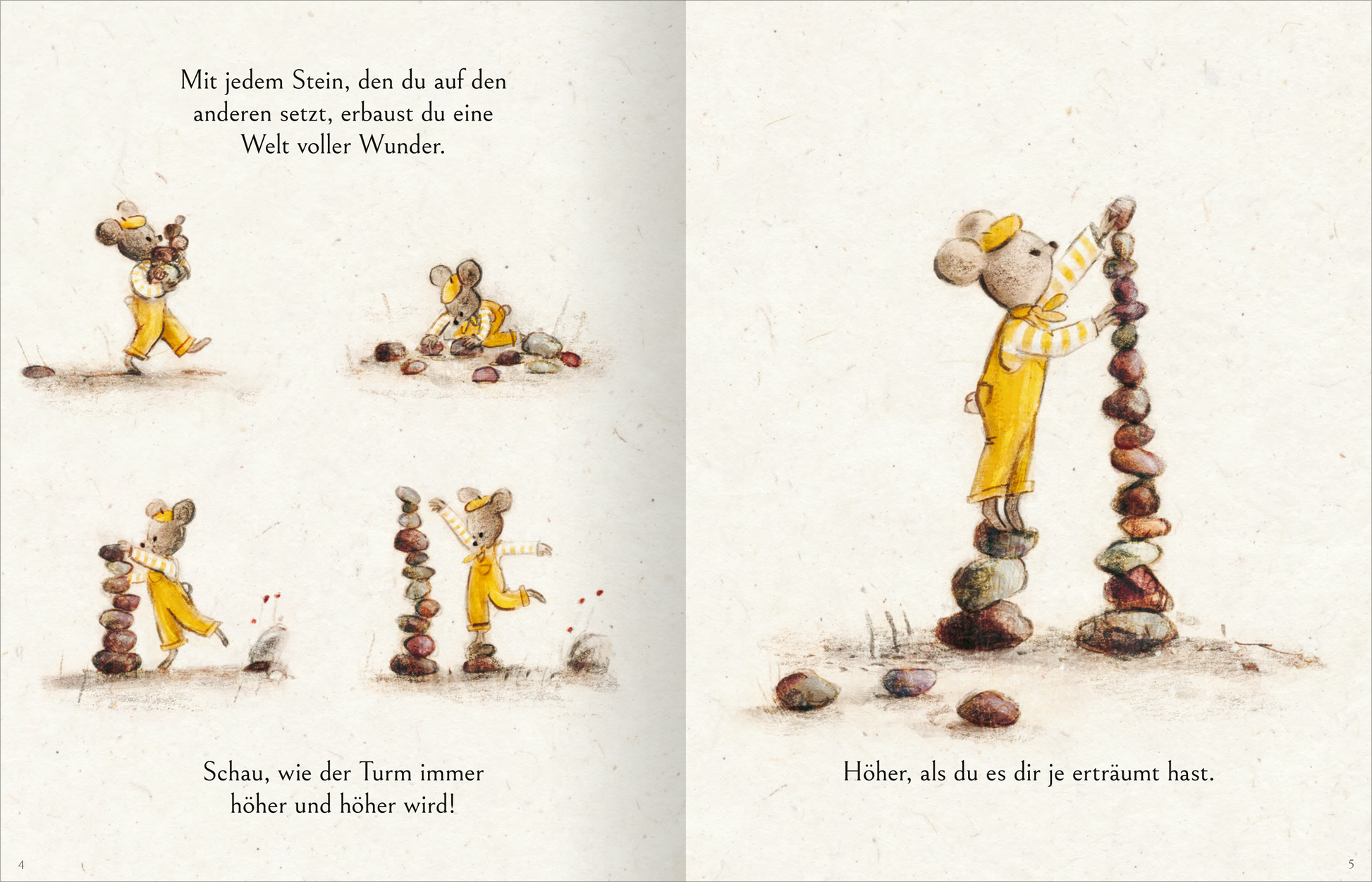 Gezeigt wird eine Innen- oder Zusatzansicht von „Meine Liebe begleitet dich überall hin“. Die Seite zeigt vier Illustrationen eines kleinen Maulwurfs in einem gelben Anzug, der Steine stapelt. Die Farben sind sanft und erdig, mit einem Fokus auf Braun- und Gelbtönen. Die Typografie ist verspielt und klar, текстe leiten den Betrachter durch die Handlung und hebt die zentrale Botschaft des Staunens hervor. Die Szenerie ist minimalistisch, unterstrichen von feinen Details in der...