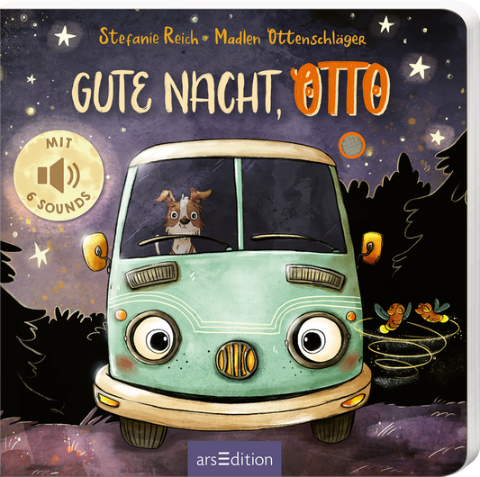 Das Buchcover zeigt einen cartoonhaften grünen Bulli, in dem ein Hund sitzt, der neugierig aus dem Fenster schaut. Der Hintergrund ist nächtlich mit einem tiefdunklen Himmel und leuchtenden Sternen gestaltet. Der Titel „GUTE NACHT, OTTO“ ist in verspielter, orangefarbener Schrift prominent platziert. Ein Button oben links meldet „MIT 6 SOUNDS“. Ganz unten mittig steht der Logoschriftzug von arsEdition.