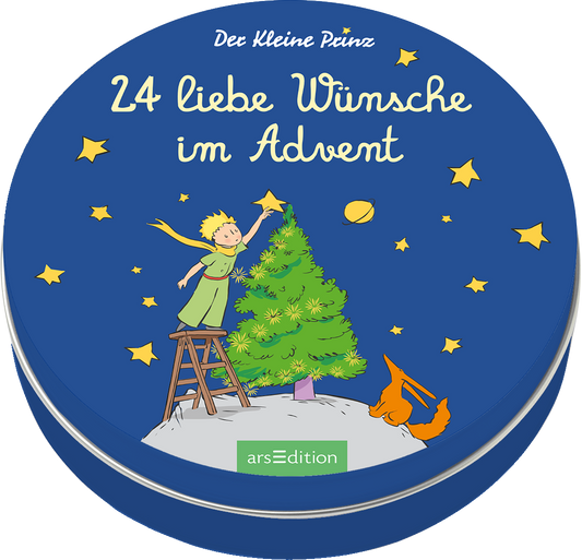 Auf dem Buchcover „24 liebe Wünsche im Advent“ dominieren ein tiefes Blau und leuchtende Gelb- und Grüntöne. In der Mitte steht ein kleiner Junge, der auf einer Leiter einen Weihnachtsbaum schmückt. Um ihn schwirren kleine gelbe Sterne und der Mond ist sichtbar. Die Schriftart ist verspielt und kindgerecht, in Weiß gehalten. Ganz oben steht „Der kleine Prinz“. Im unteren Bereich ist ein orangefarbener Fuchs abgebildet. Ganz unten mittig steht der Logoschriftzug von arsEdition.