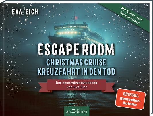 Das Buchcover zeigt ein stilisiertes Kreuzfahrtschiff auf einem glitzernden, von Schneeflocken überlagerten Wasser. Der Titel „ESCAPE ROOM“ ist in großen, weißen Buchstaben oben platziert, gefolgt von „CHRISTMAS CRUISE“ in blauer Schrift und „KREUZFAHRT IN DEN TOD“ darunter in ebenfalls blauer Schrift. Links befindet sich der Hinweis „Mit Seiten zum Aufschneiden“. Ganz unten mittig steht der Hinweis „SPIEGEL Bestseller-Autorin“ auf rotem Hintergrund. Ganz unten mittig...